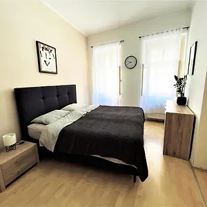 https://central-apartment-viktorija-tour-as.hotels-in-ljubljana.com